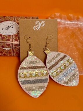 Plunder Felicity Ornament Glittery Earrings Leather-like New in Package + Pouch